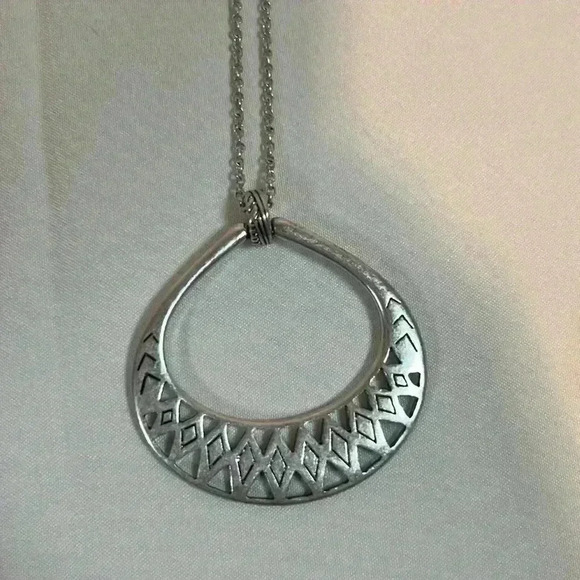 THE SAK‎ PENDANT NECKLACE SILVER TONED 28" CHAIN NWT - Picture 3 of 5